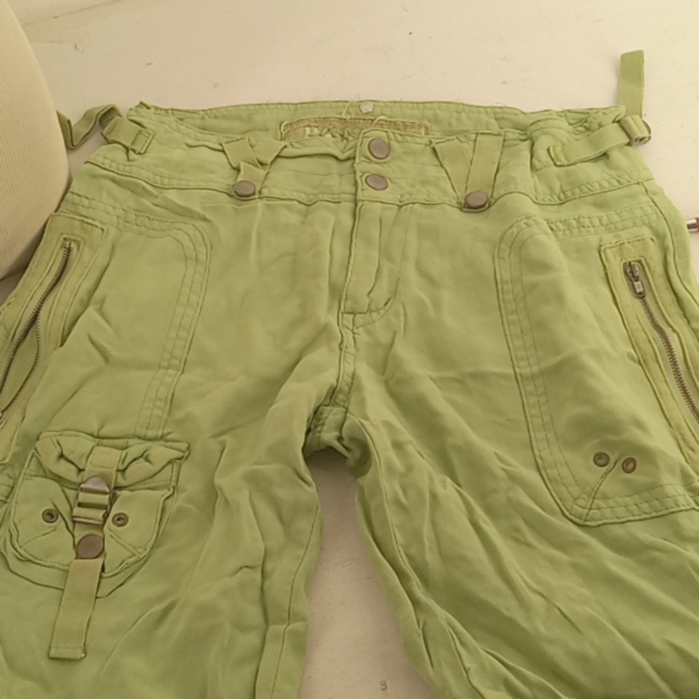 Da Nang lime green cargo shorts size 6 /7 waist 30 length 12